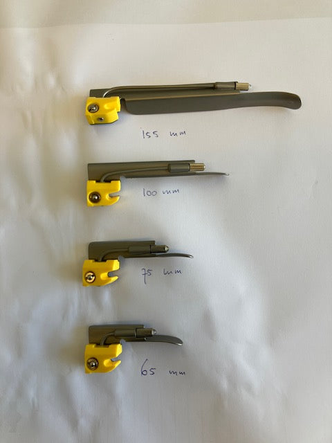 Veterinair setje laryngoscoop met 4 rechte lepels, extra smal.