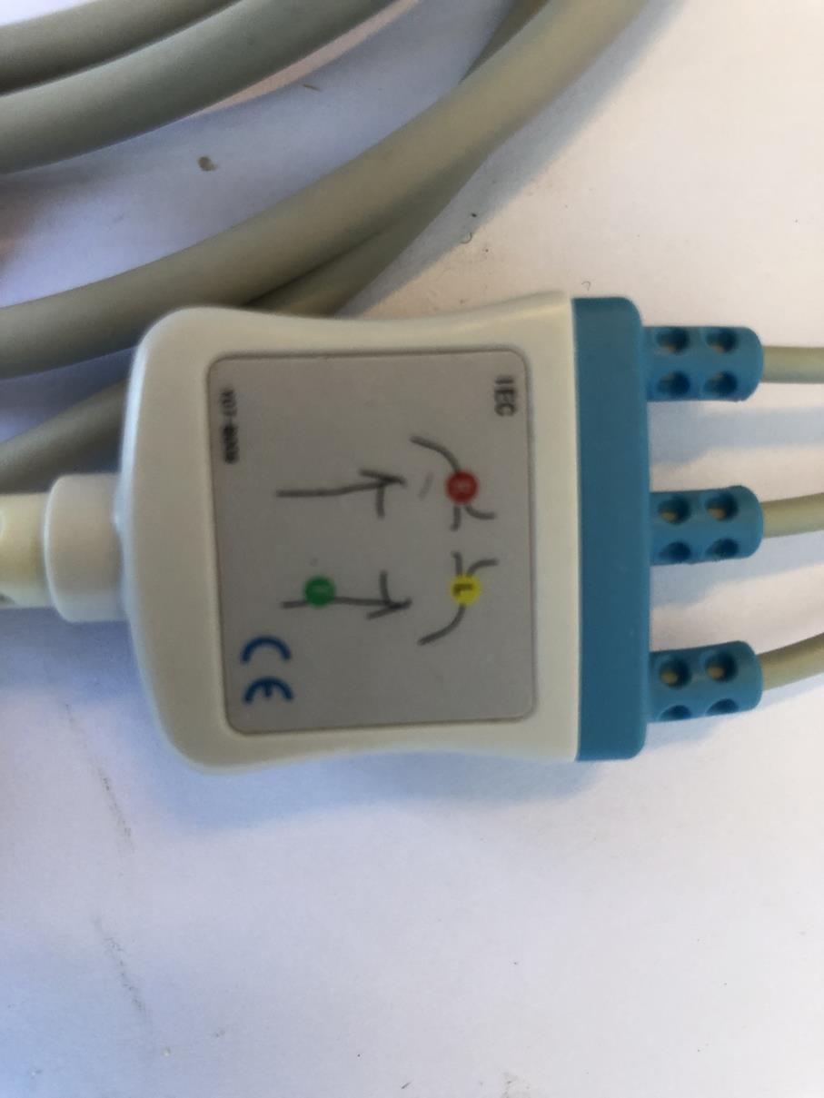 Veterinaire monitoring set met vitale functies en wandbevestiging