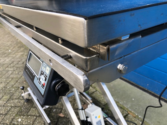 Veterinaire spreekkamer of behandel tafel met weegfunctie 130x60
