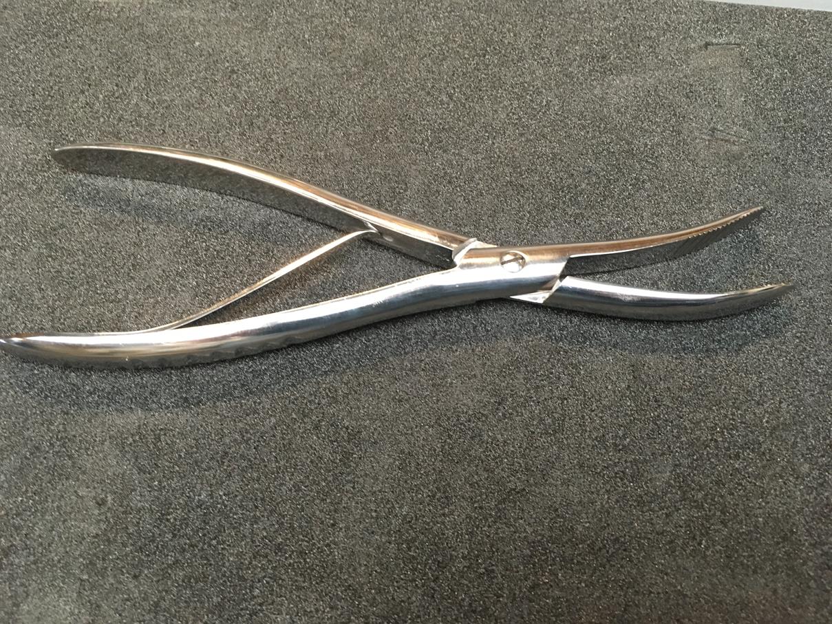 RVS gipsset met zagen en spreiders in koffer ook voor requisieten