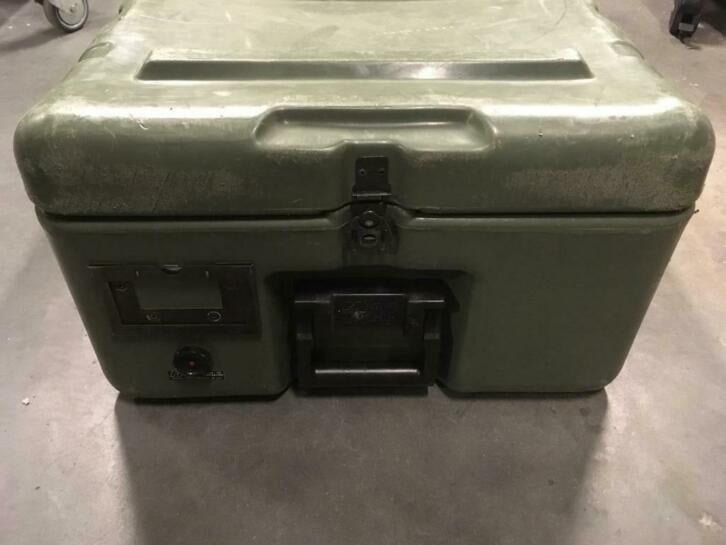 Hardigg kunststof rolkoffer uit US leger 84x53x31