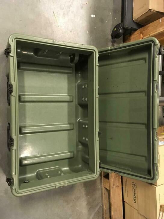 Hardigg kunststof rolkoffer uit US leger 84x53x31