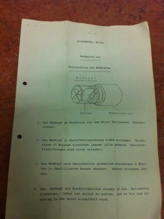 Spirometer, foudraal, handleiding en een paar mondstukken