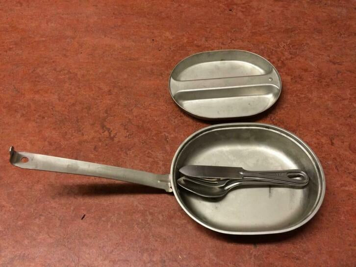 stalen eetset US army pan met bordje en bestek