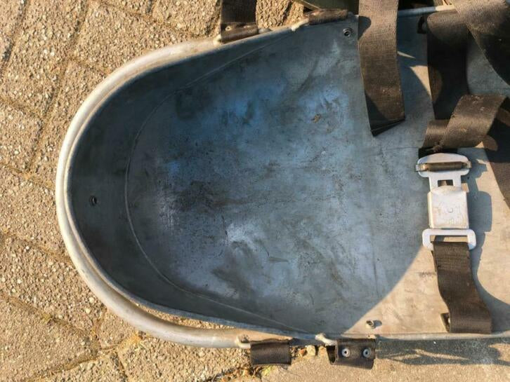 noodslede slee of evacuatiekuip staal uit Duits leger