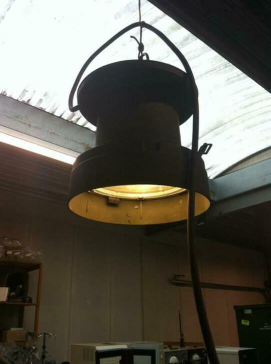 Medische onderzoekslamp Heraeus statief retro vintage