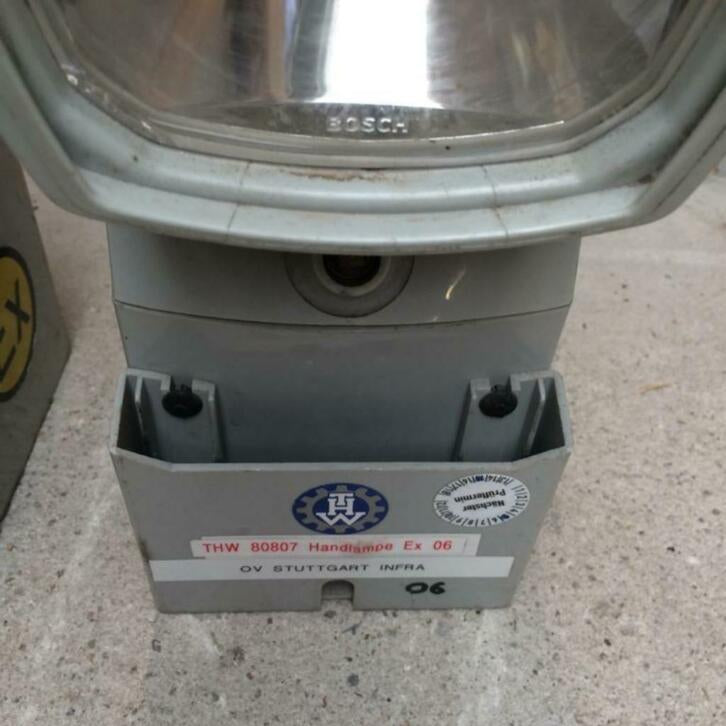 Bosch KKE 100L oplaadbare schijnwerper uit DU leger