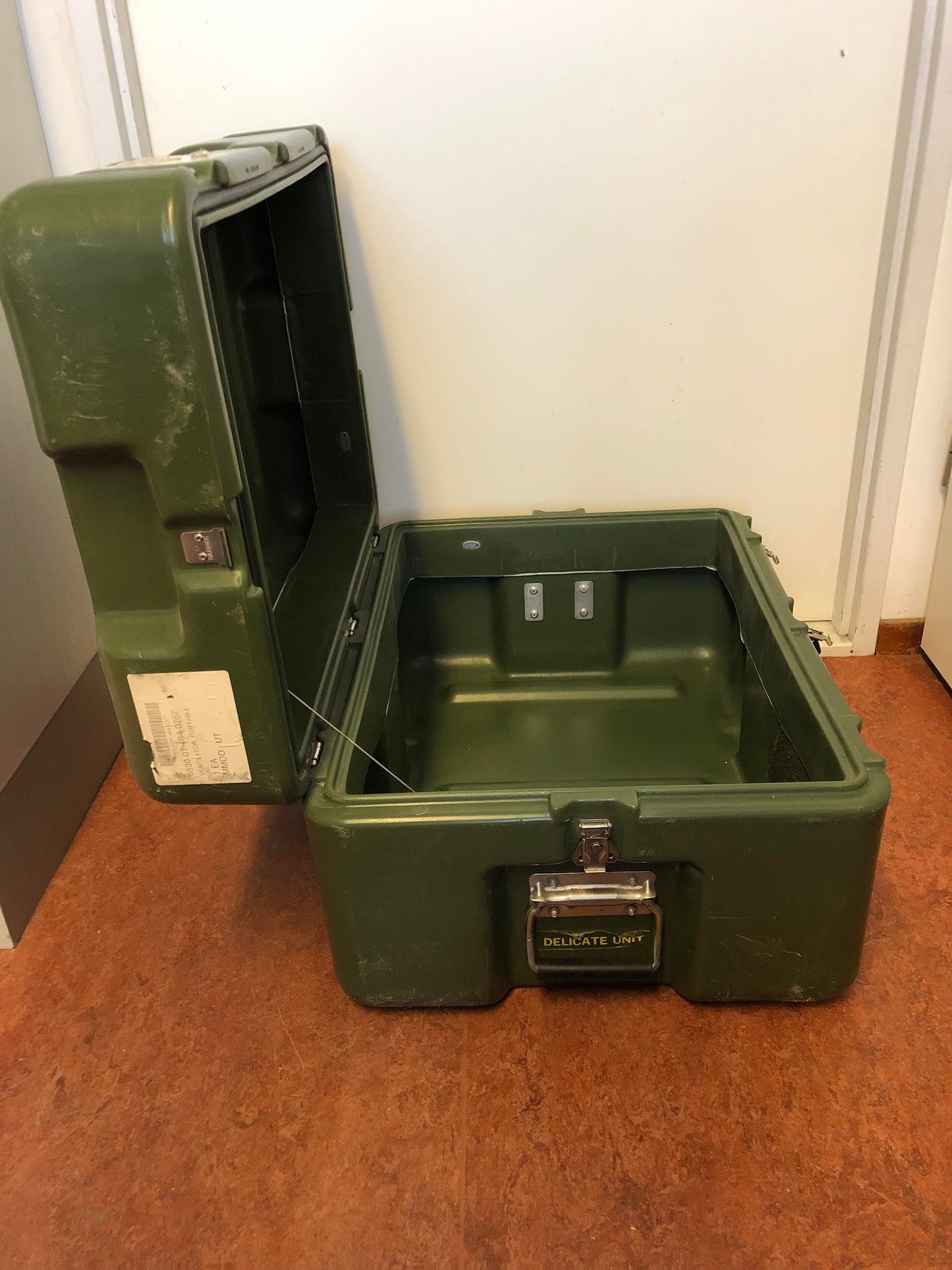 Hardigg koffer 63x47x36 met RVS sluitingen