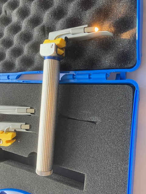 Veterinair setje laryngoscoop met 3 rechte lepels, extra smal.