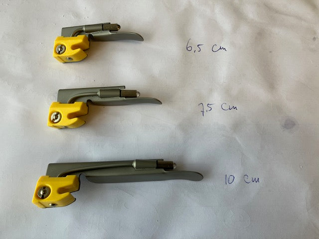 Veterinair setje laryngoscoop met 3 rechte lepels, extra smal.