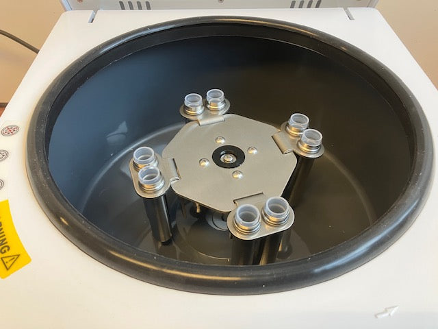 Nieuwe centrifuge (free swing) ook geschikt voor 50 ml buizen (paard)