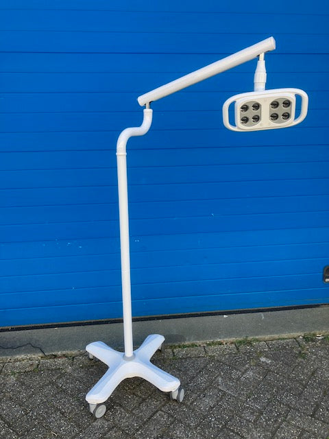 dentale lamp op verrijdbare voet (lichtsterkte en kleur instelbaar)