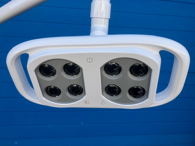 dentale lamp op verrijdbare voet (lichtsterkte en kleur instelbaar)