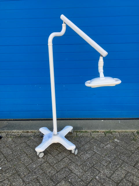 dentale lamp op verrijdbare voet (lichtsterkte en kleur instelbaar)