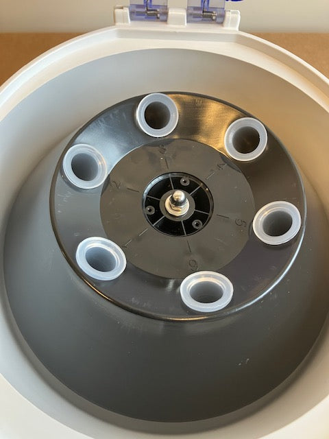 Handzame kleine centrifuge voor 2 maten bloed (urine) buizen