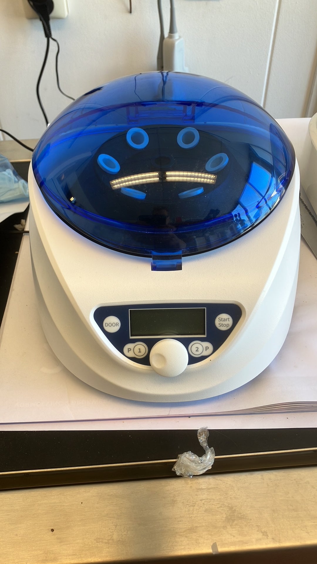 Kleine centrifuge voor verschillende soorten buizen