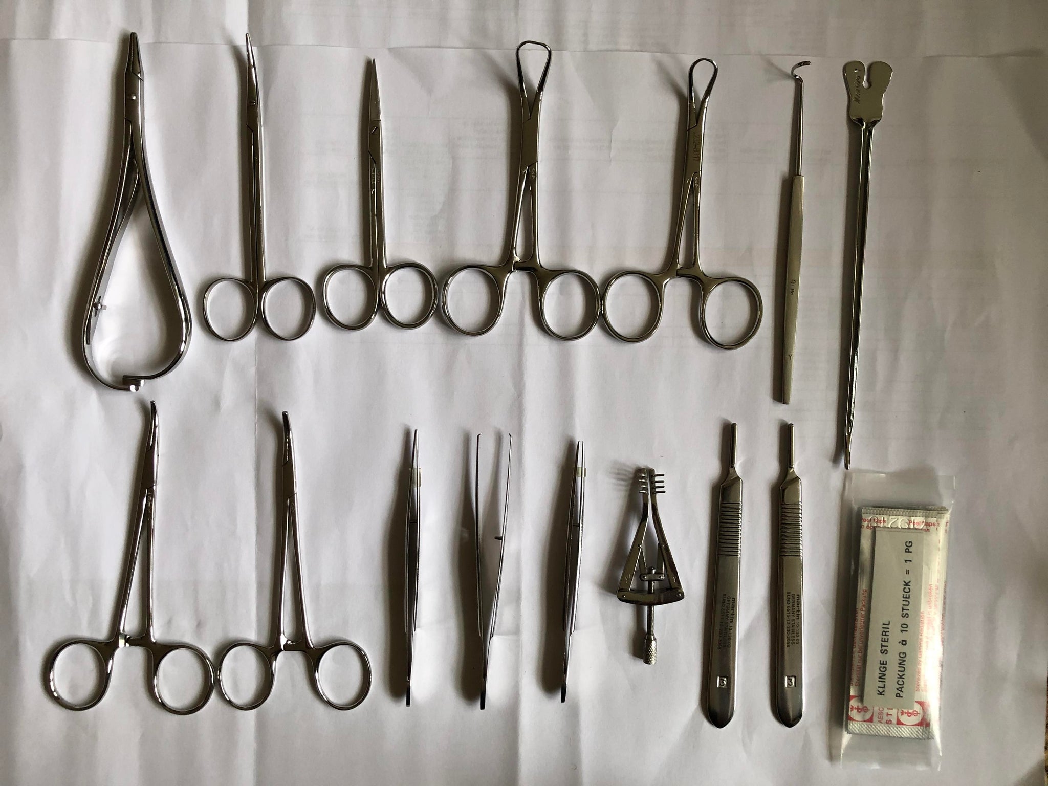 setje met medisch instrumentarium in RVS cassette – VanGennepAnimalMatters